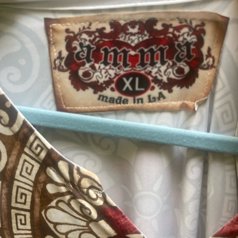 Amma Designs LA. Art to wear polyester tunic, 3/4 sleeve, tiki print - Picture 2 of 5